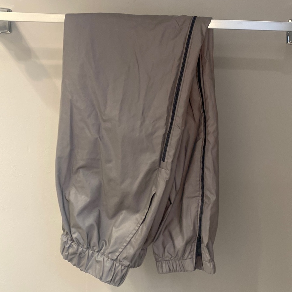 Carbon38 wind pants